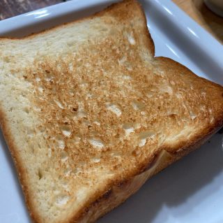 ルビーをつけながら 高級食パン専門店